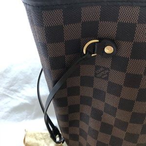 Louis Vuitton neverfull in excellent condition.
